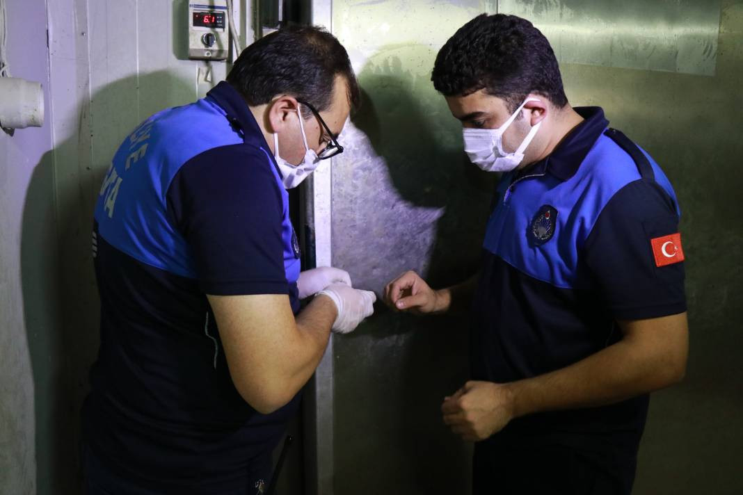 Bayram öncesi mide bulandıran görüntüler! Yakalanmasa vatandaşa yedireceklerdi - Resim: 22